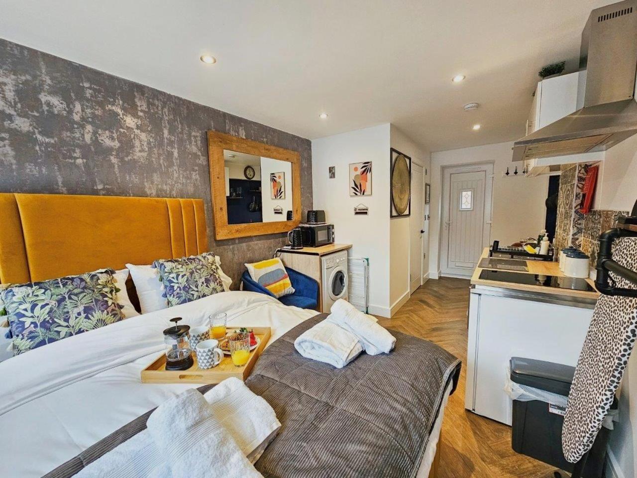 Cobblestone Studio By Fortuna Property Cheltenham Exterior foto